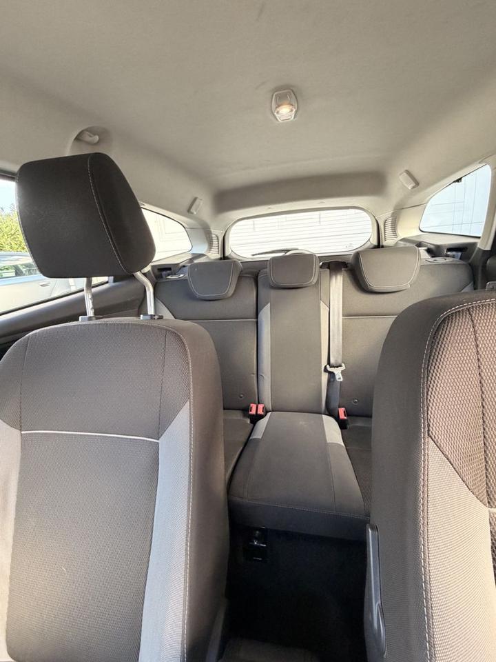 Ford Focus 2011 — photo 9