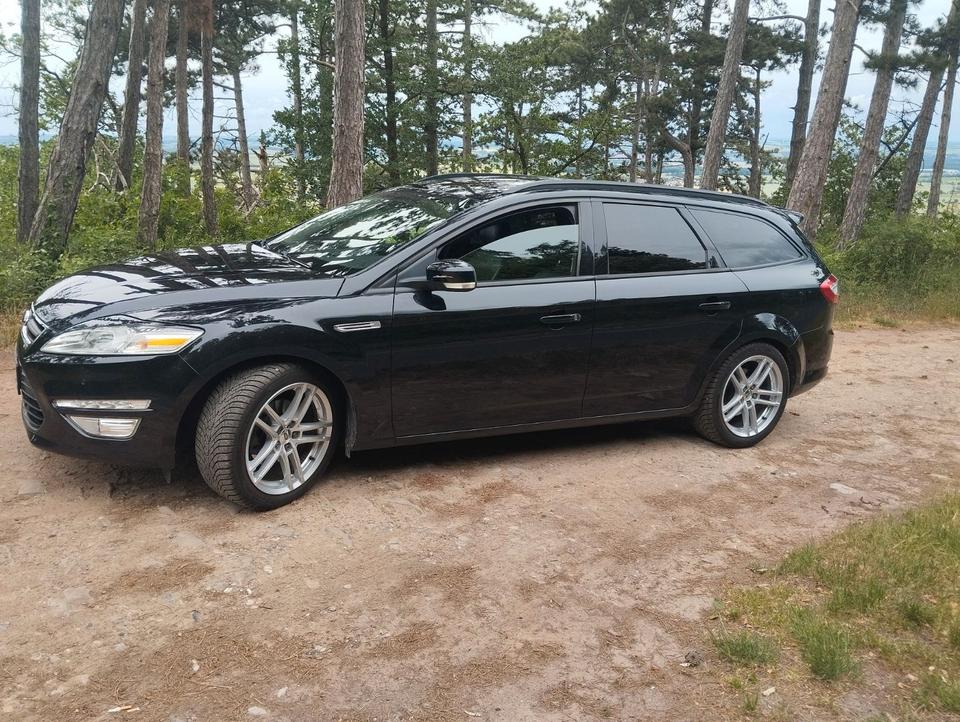 Ford Mondeo 2012 — rear view