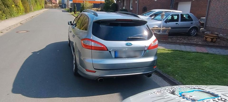 Ford Mondeo 2009 — rear view