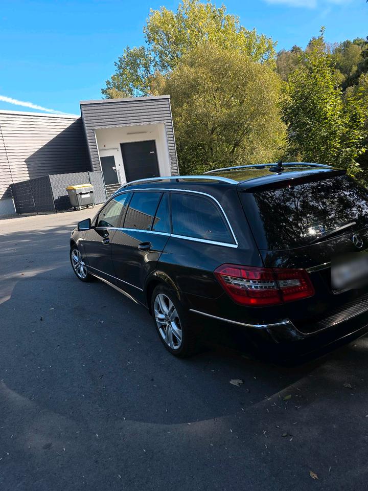 Mercedes Benz E 220 2011 — салон
