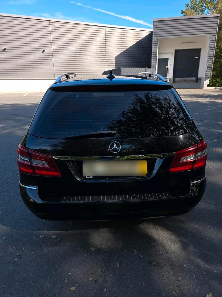 Mercedes Benz E 220 2011 — двигун