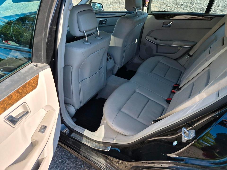Mercedes Benz E 200 2010 — photo 11