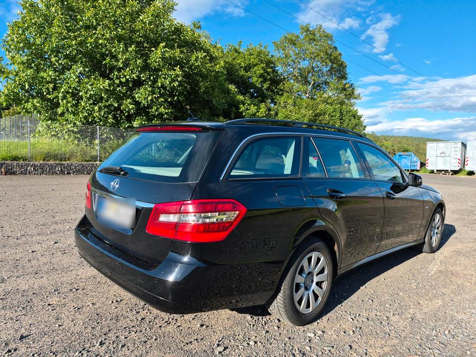 Mercedes Benz E 200 2010 — photo 8
