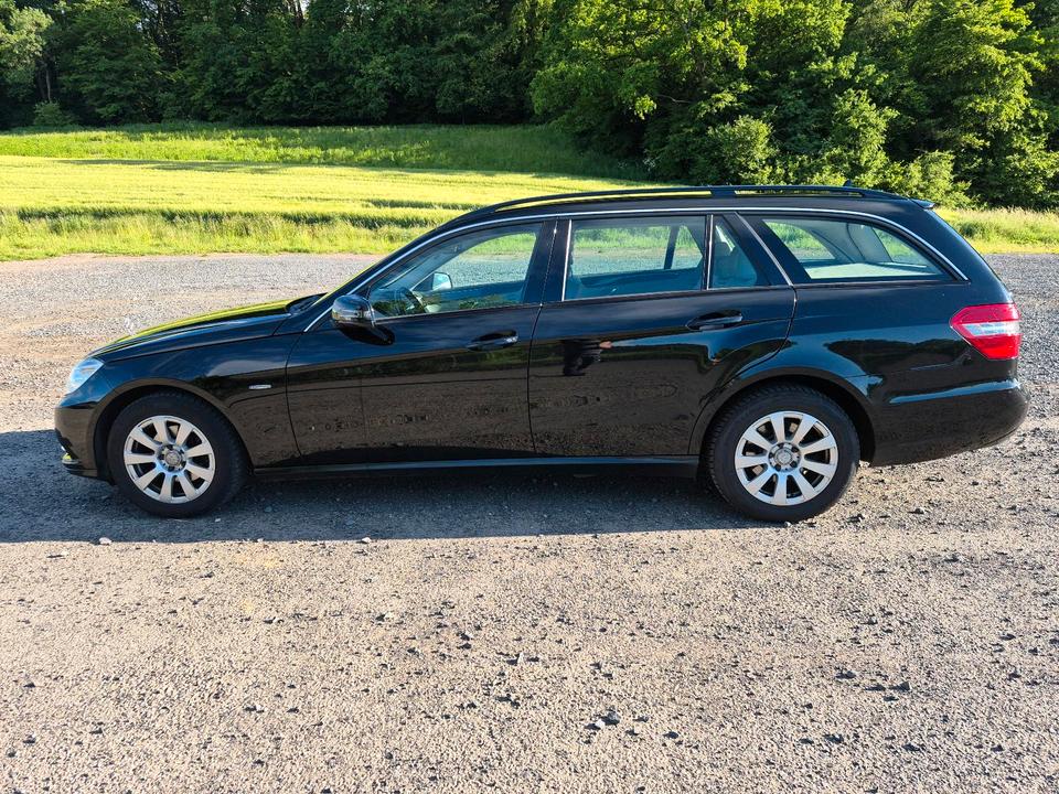 Mercedes Benz E 200 2010 — photo 9