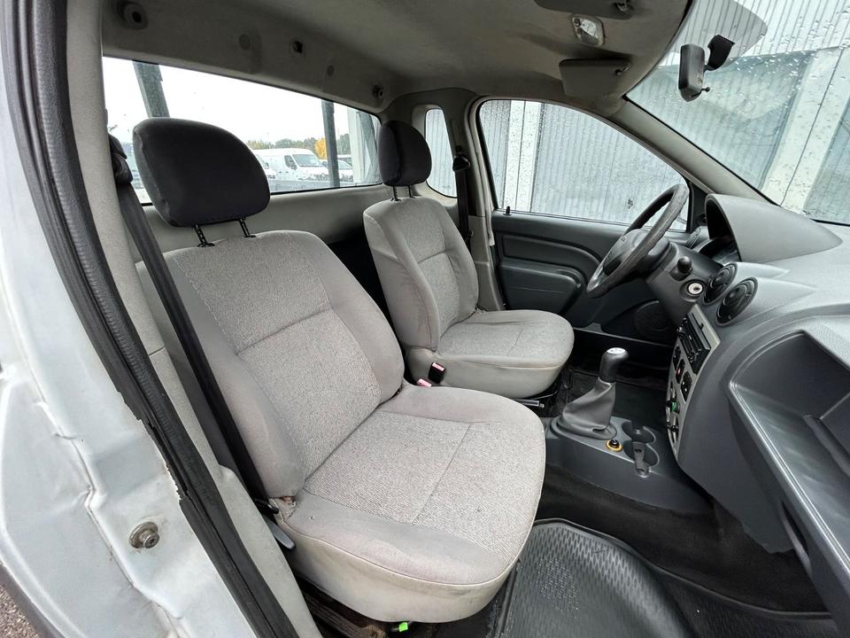 Dacia Logan 2010 — photo 9