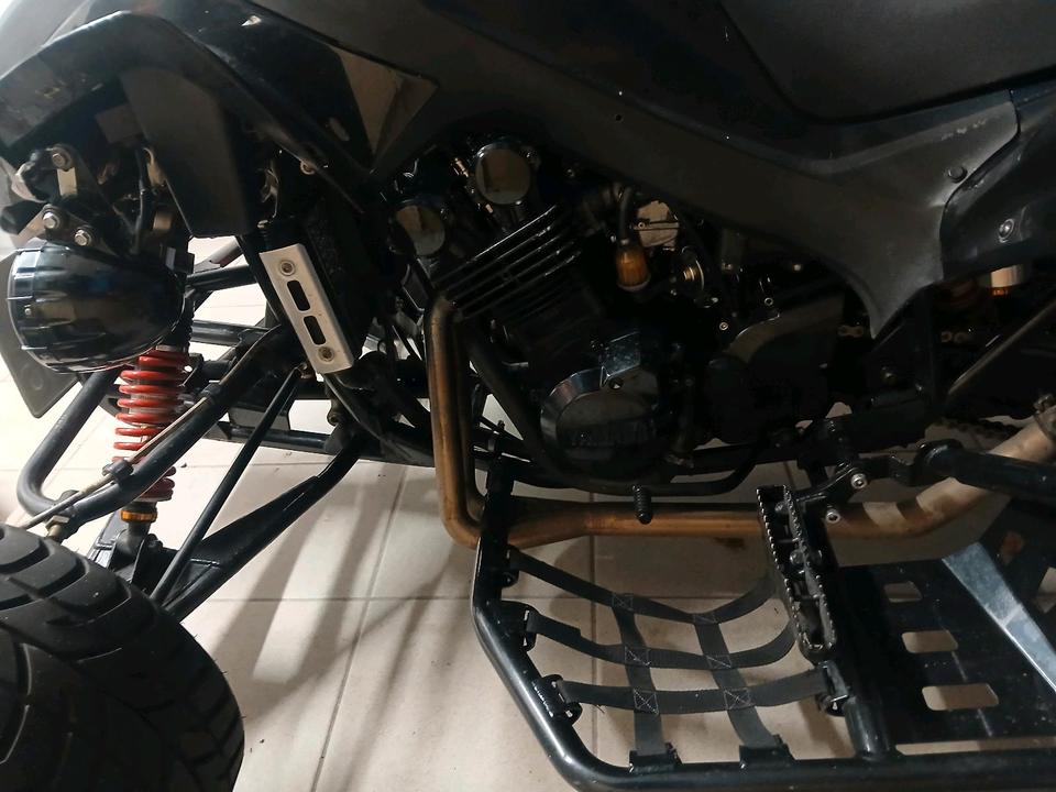 Weitere Motorräder 4 Zylinder Quad 2014 — interior