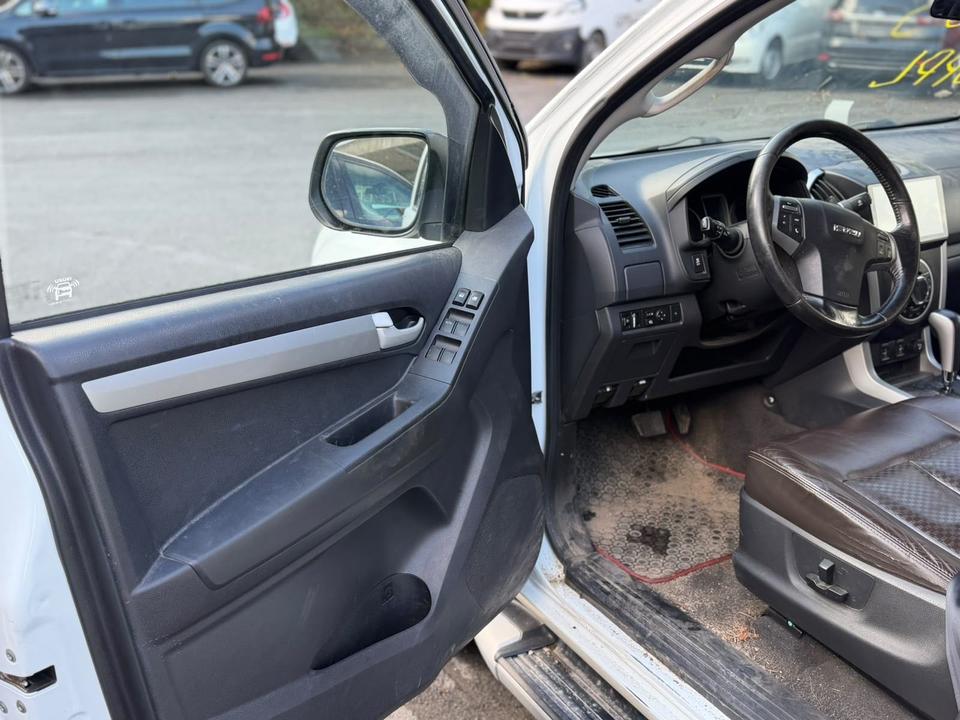 Weitere Automarken Isuzu D-Max -4WD - AUTOMATIK- LEDER - MOTORPROBLEM 2013 — фото 22