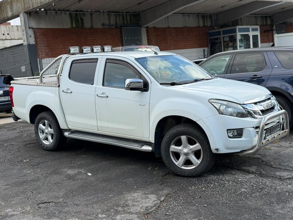 Weitere Automarken Isuzu D-Max -4WD - AUTOMATIK- LEDER - MOTORPROBLEM 2013 — салон