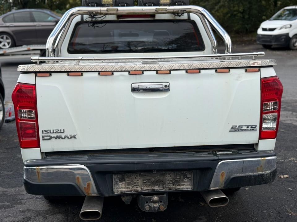 Weitere Automarken Isuzu D-Max -4WD - AUTOMATIK- LEDER - MOTORPROBLEM 2013 — фото 6