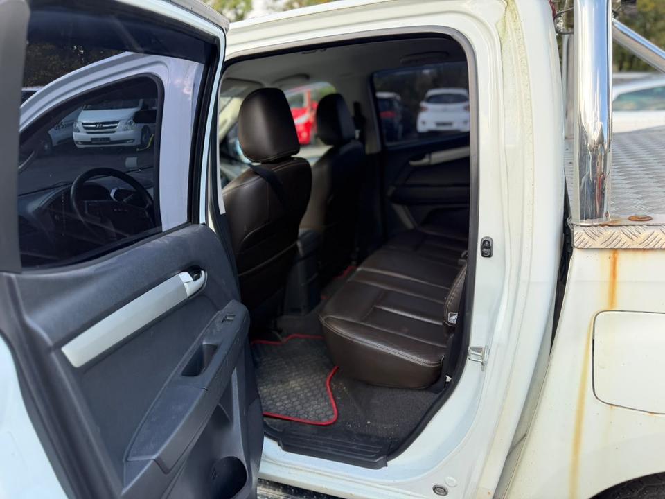Weitere Automarken Isuzu D-Max -4WD - AUTOMATIK- LEDER - MOTORPROBLEM 2013 — фото 7
