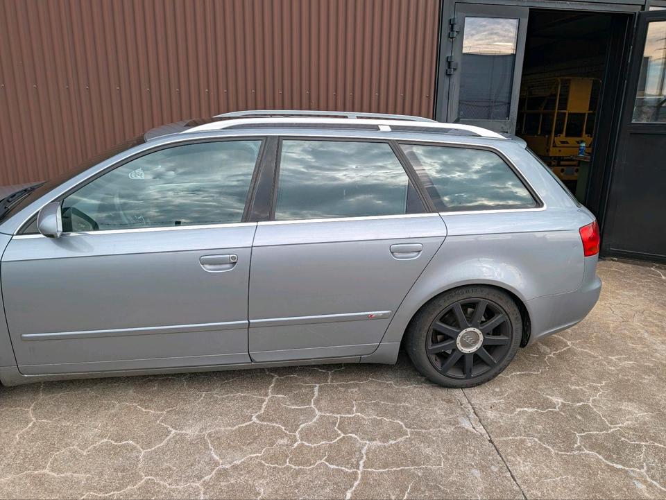 Audi A4 2006 — салон