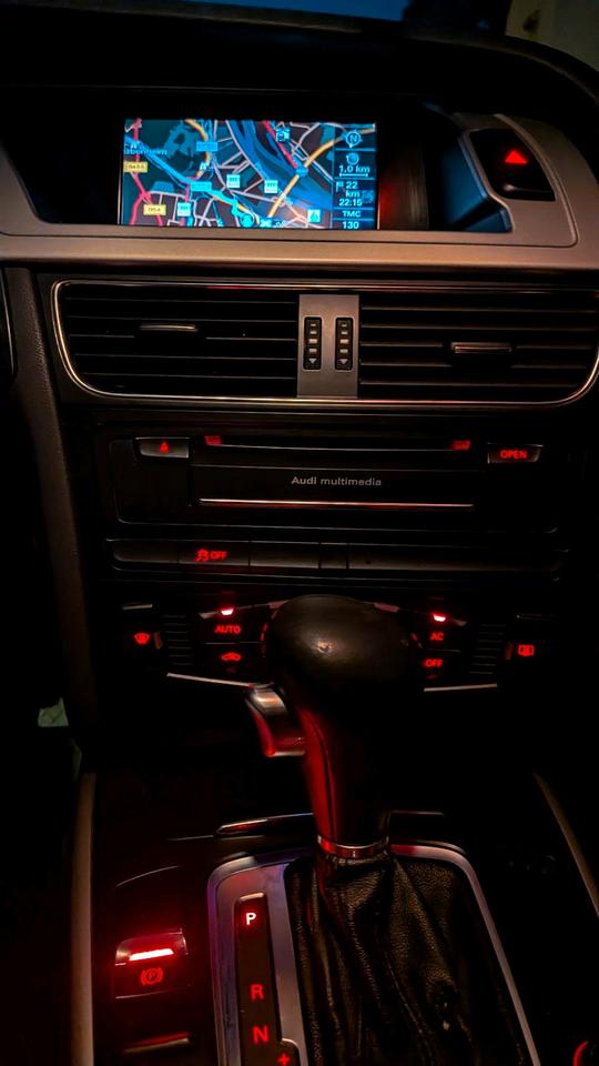 Audi A4 2011 — photo 12