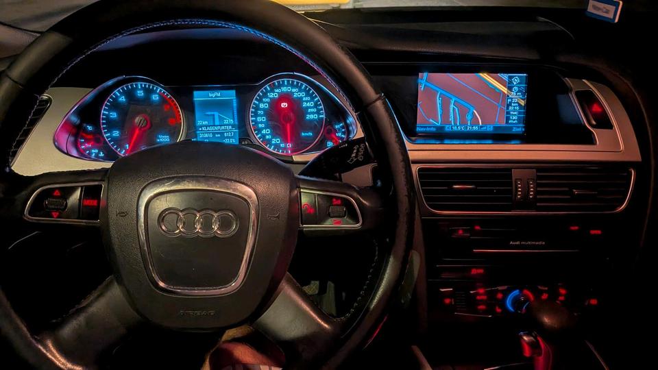 Audi A4 2011 — photo 9