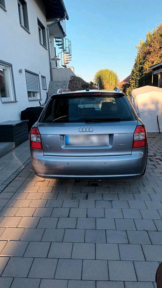 Audi A4 2004 — вигляд ззаду
