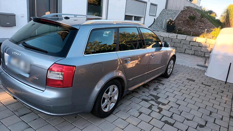 Audi A4 2004 — салон