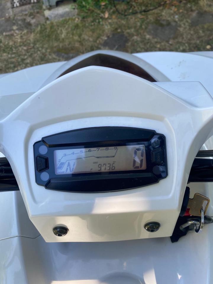 Kymco Quad, EZ , 9736 km, TÜV neu 2011 — engine