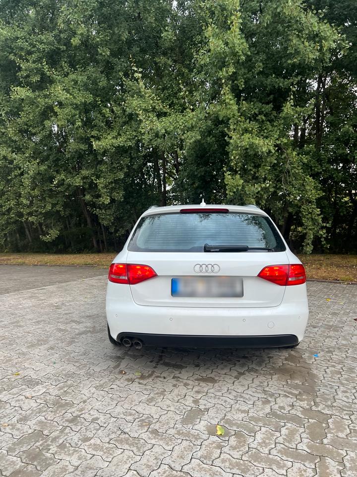 Audi A4 2008 — салон