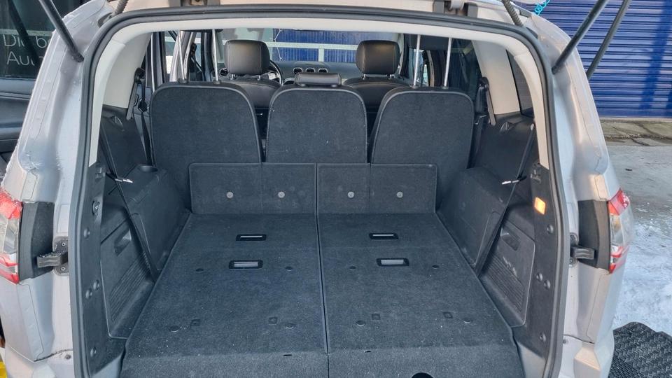 Ford S-Max 2011 — photo 11
