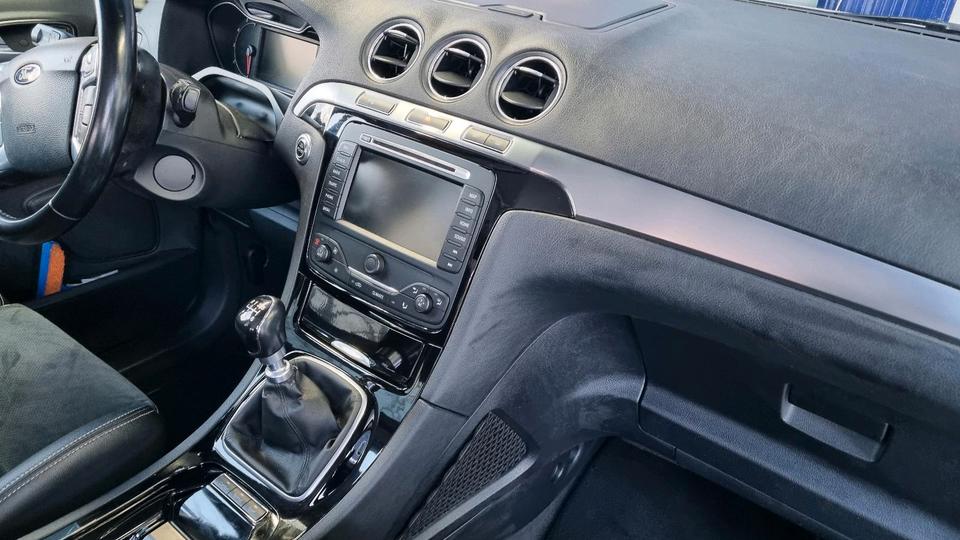 Ford S-Max 2011 — photo 12