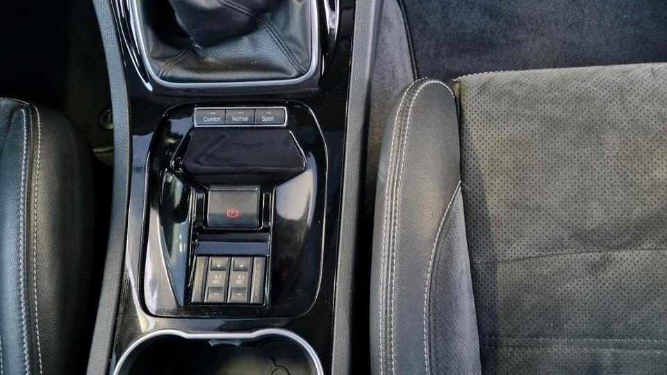 Ford S-Max 2011 — photo 13