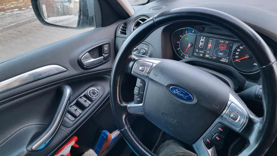 Ford S-Max 2011 — photo 15