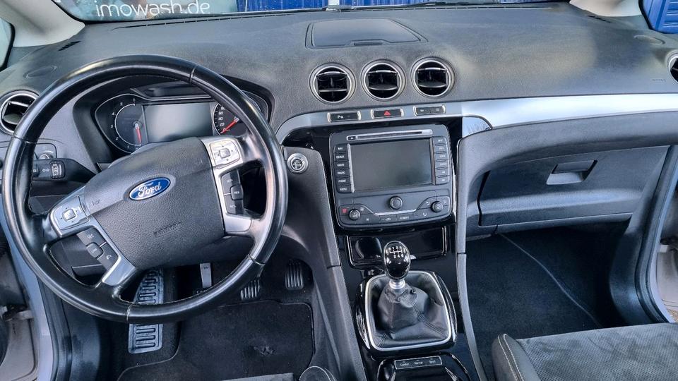 Ford S-Max 2011 — photo 18