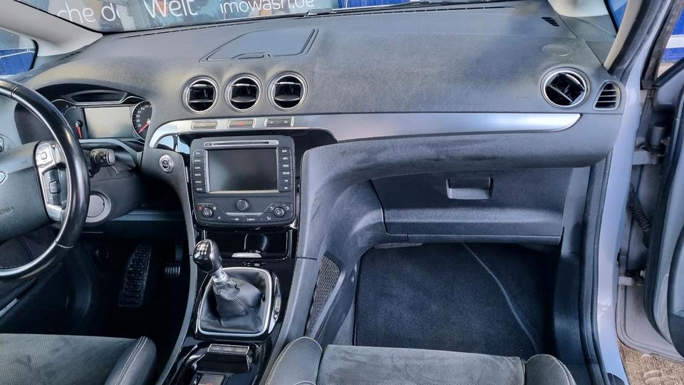 Ford S-Max 2011 — photo 19