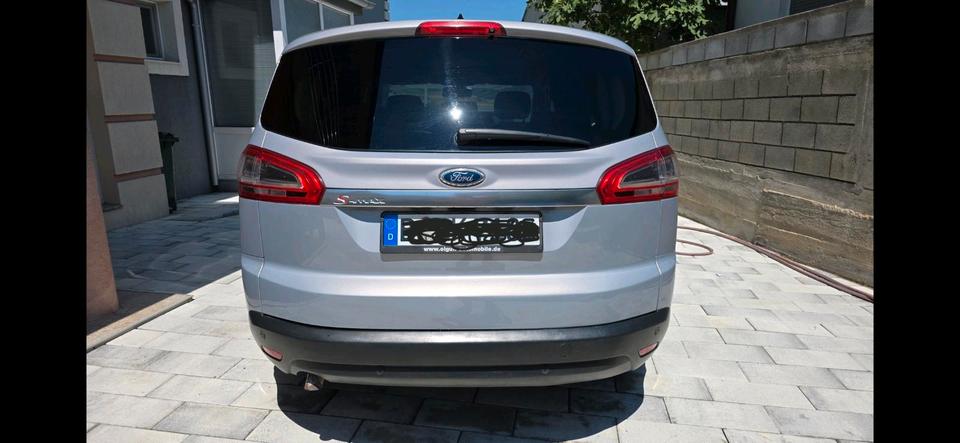 Ford S-Max 2011 — rear view