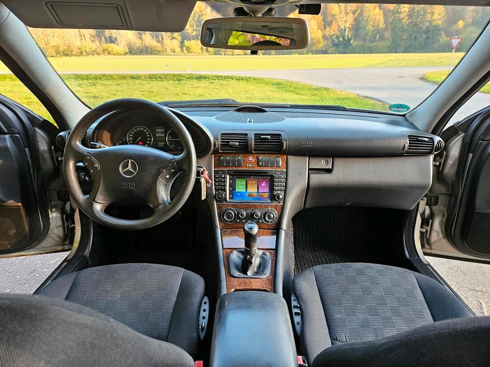 Mercedes Benz C 220 2004 — photo 10