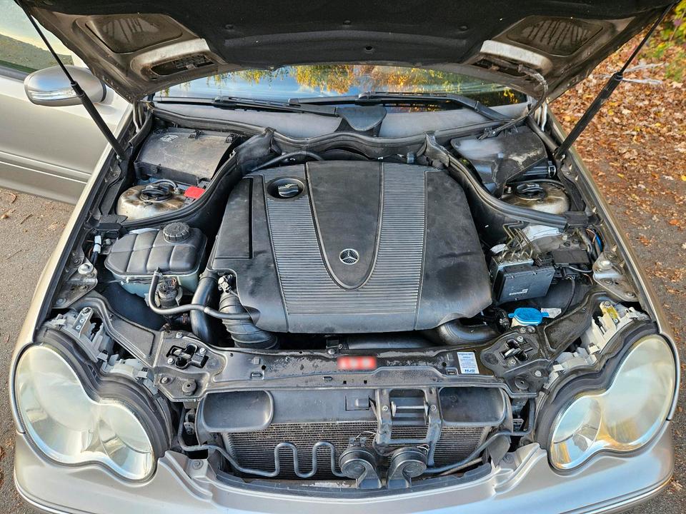 Mercedes Benz C 220 2004 — photo 11
