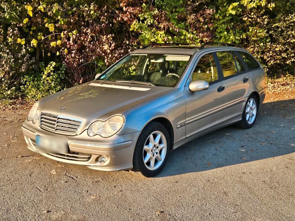 Mercedes Benz C 220 2004 — rear view