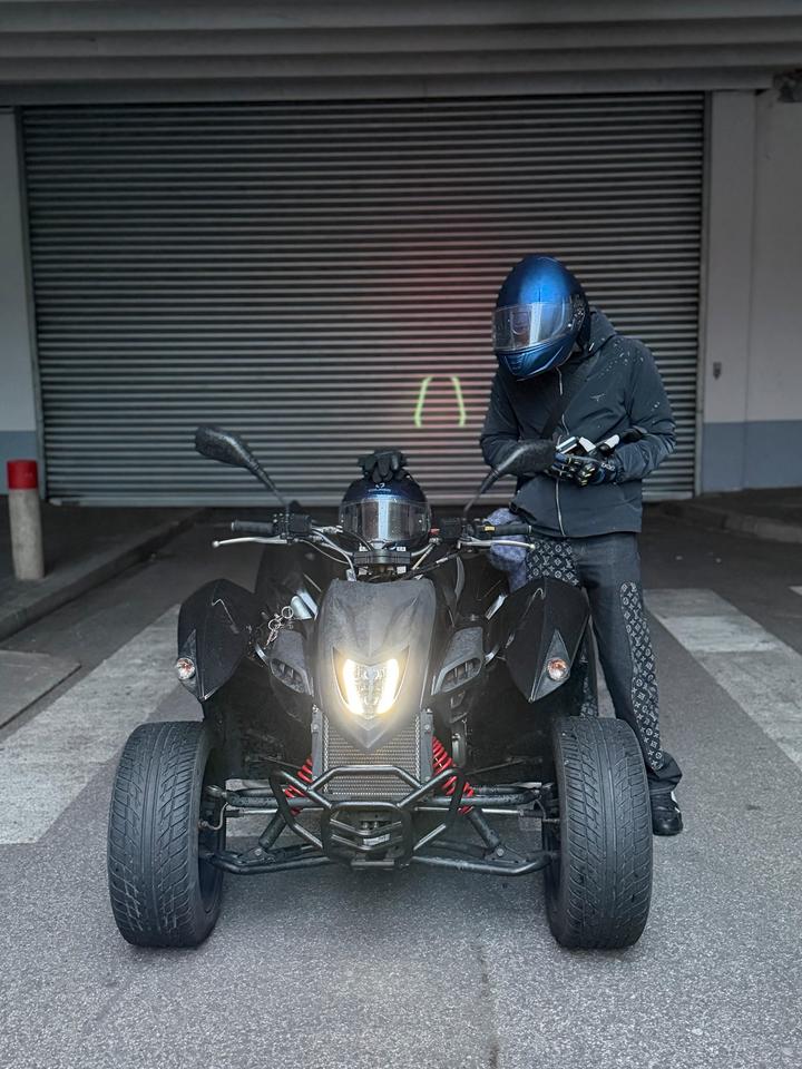 Weitere Motorräder Adly hurricane 320 supermoto 2012 — interior