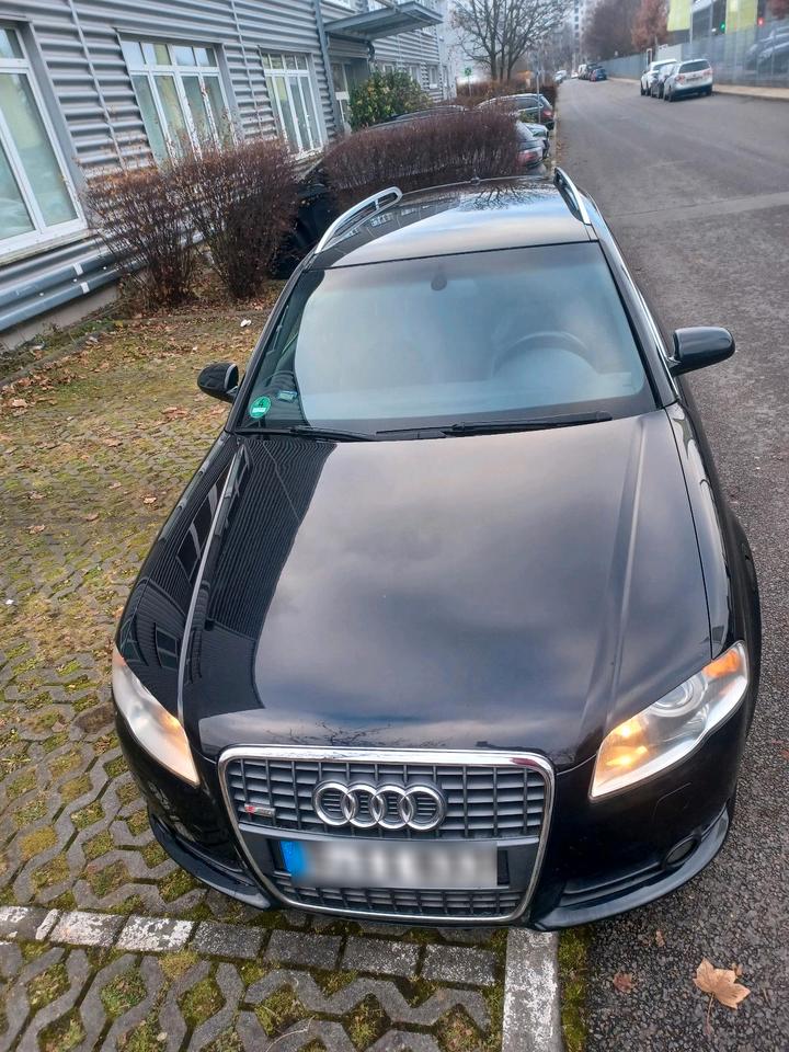Audi A4 2005 — салон