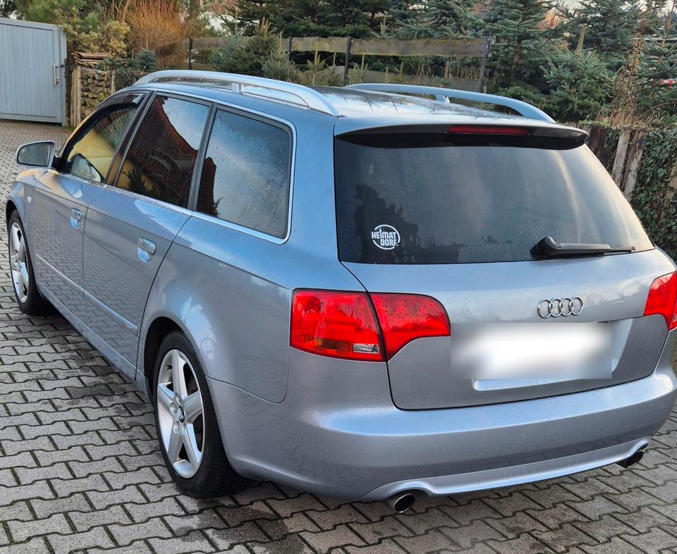 Audi A4 2005 — салон