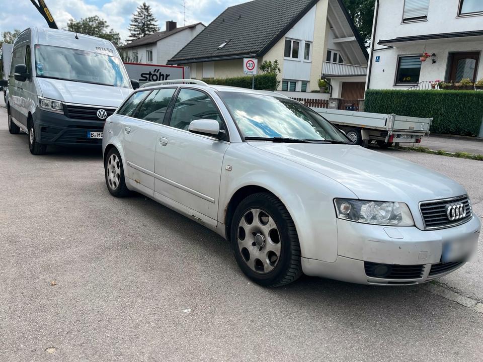 Audi A4 2004 — rear view