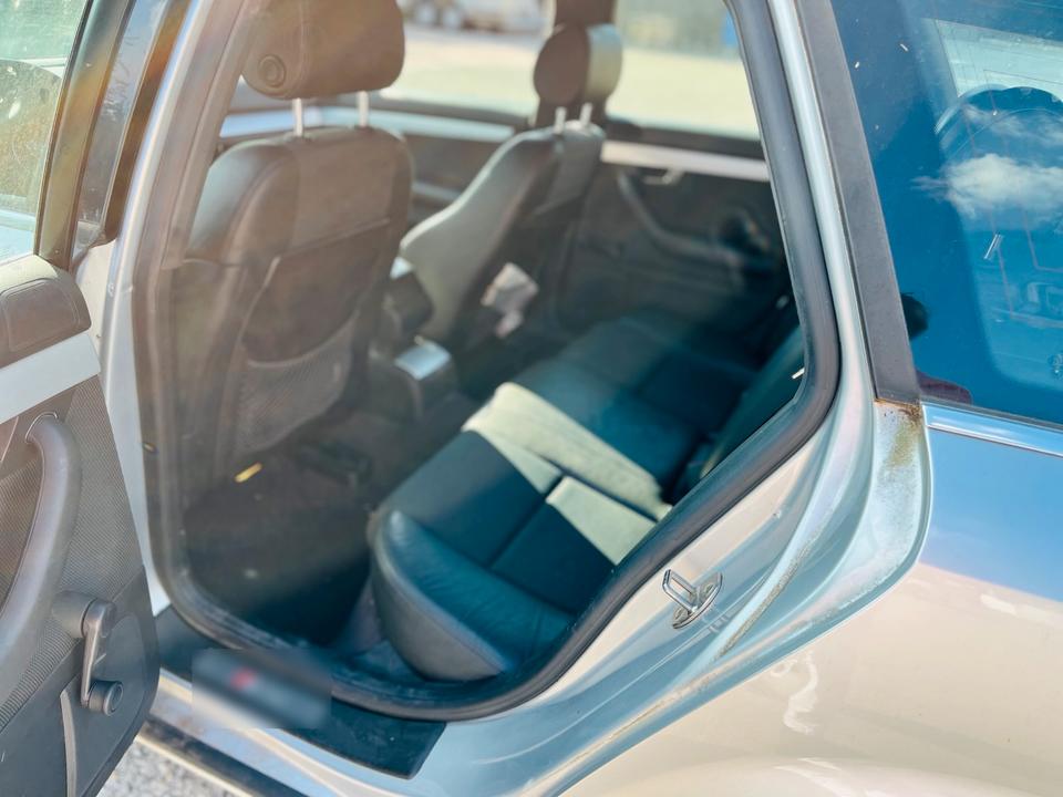 Audi A4 2004 — photo 5