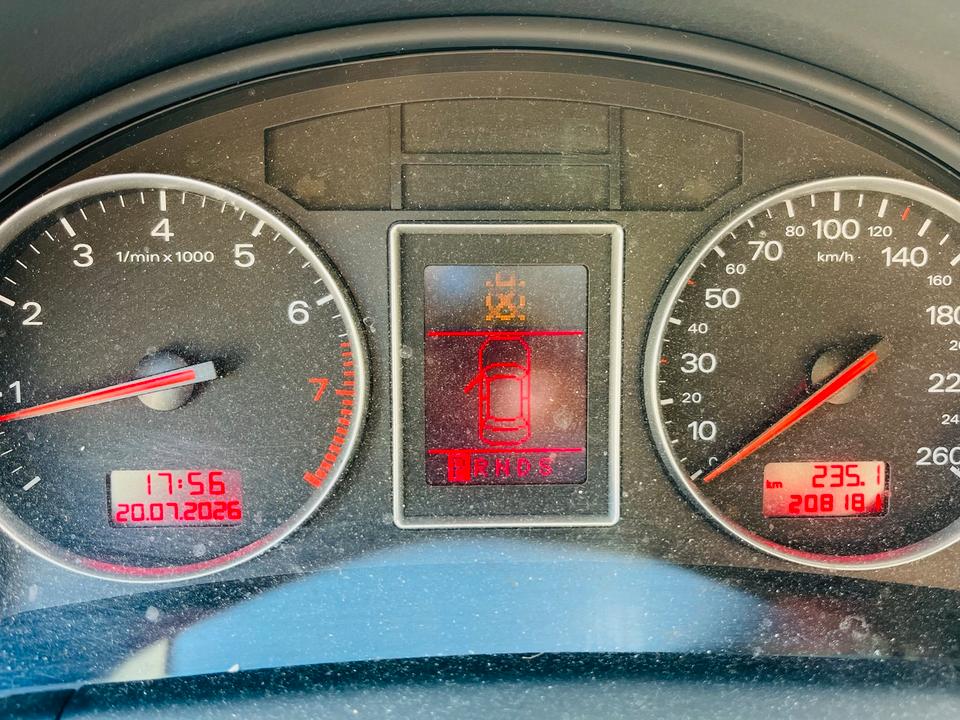 Audi A4 2004 — photo 7