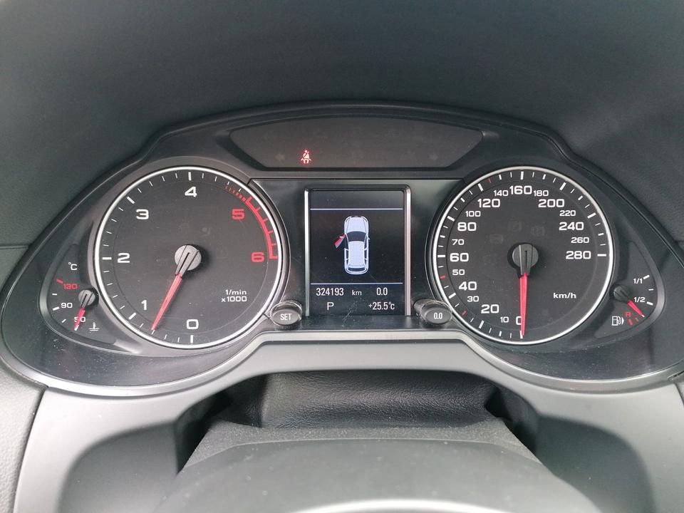 Audi Q5 2009 — interior