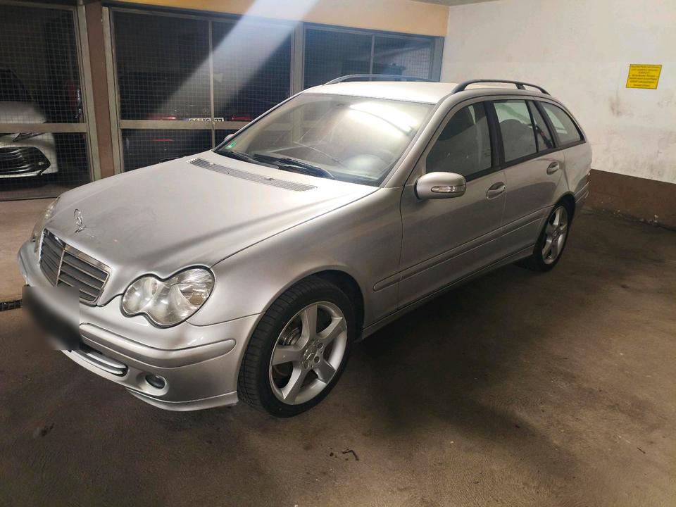 Mercedes Benz C 220 2006 — rear view