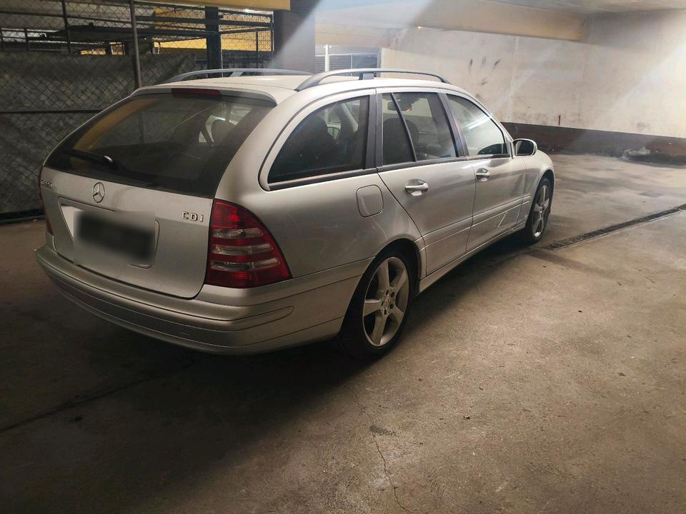 Mercedes Benz C 220 2006 — engine