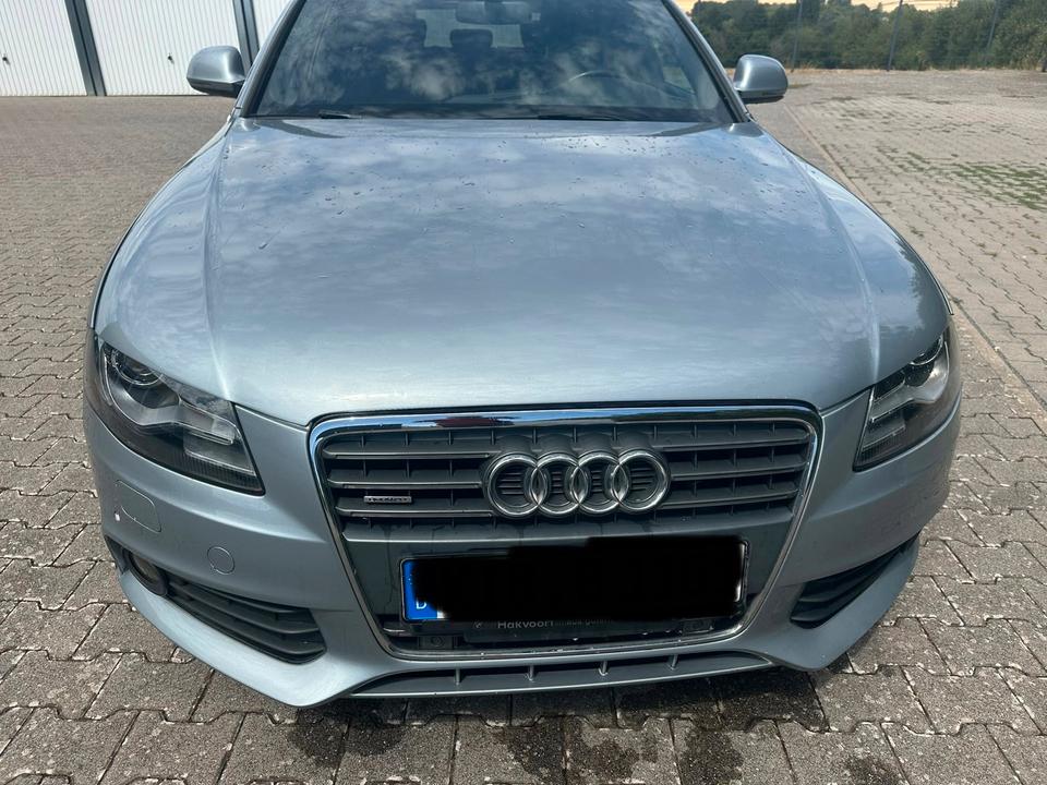 Audi A4 2008 — салон