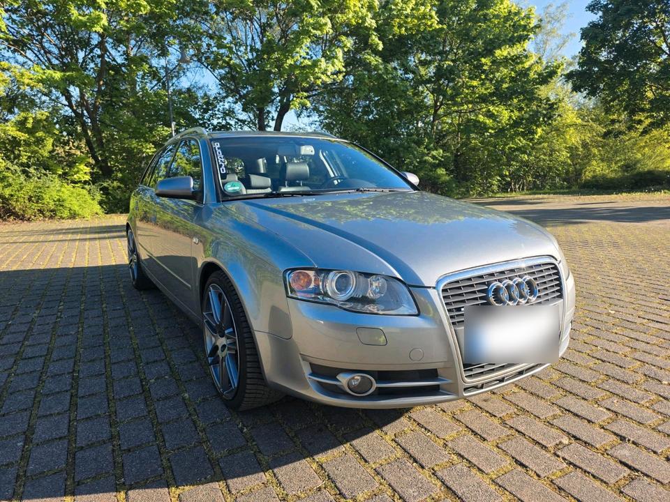 Audi A4 2006 — салон