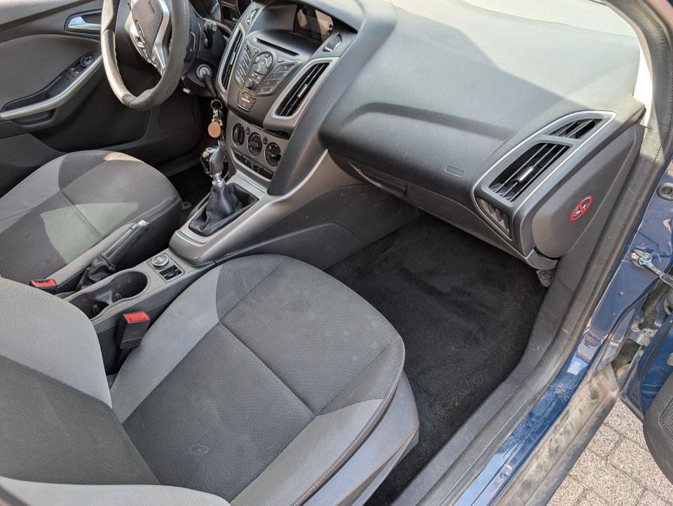 Ford Focus 2014 — photo 10