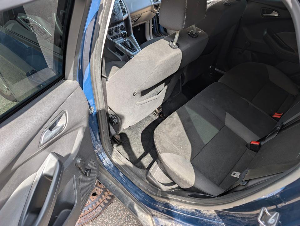 Ford Focus 2014 — photo 14