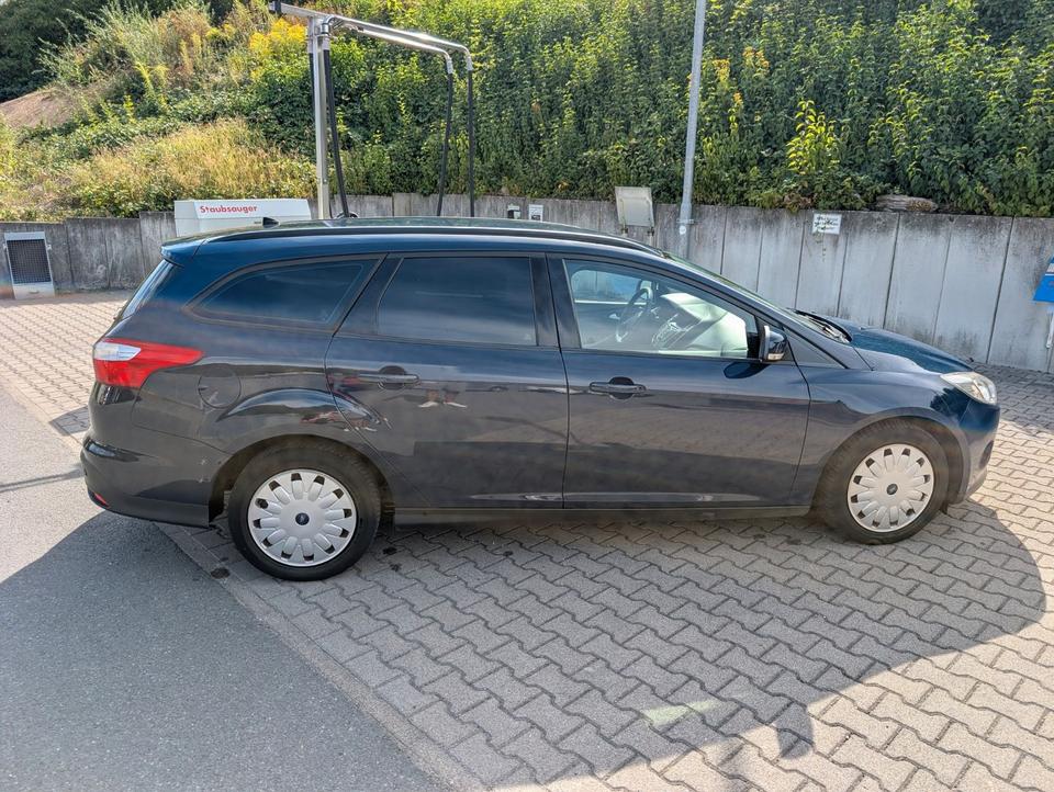 Ford Focus 2014 — rear view