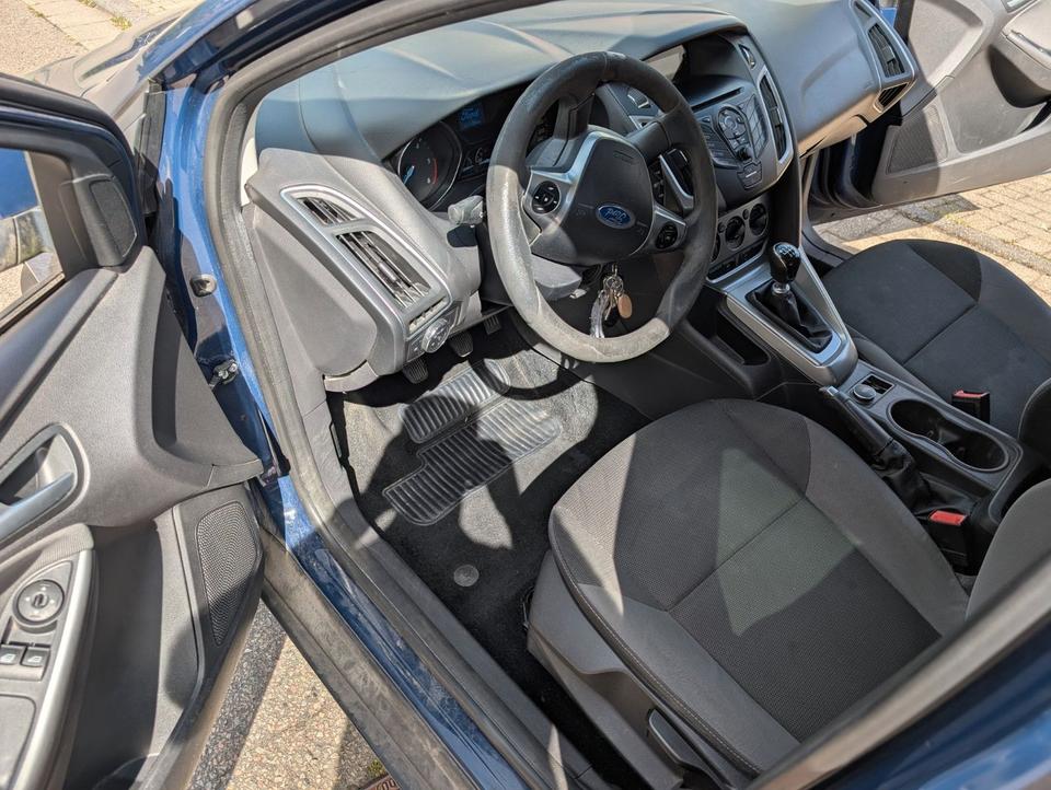 Ford Focus 2014 — photo 9