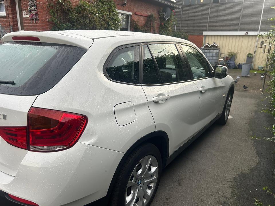 BMW X1 2012 — вигляд ззаду