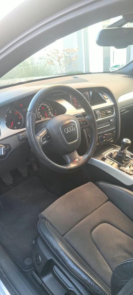 Audi A4 2011 — двигун