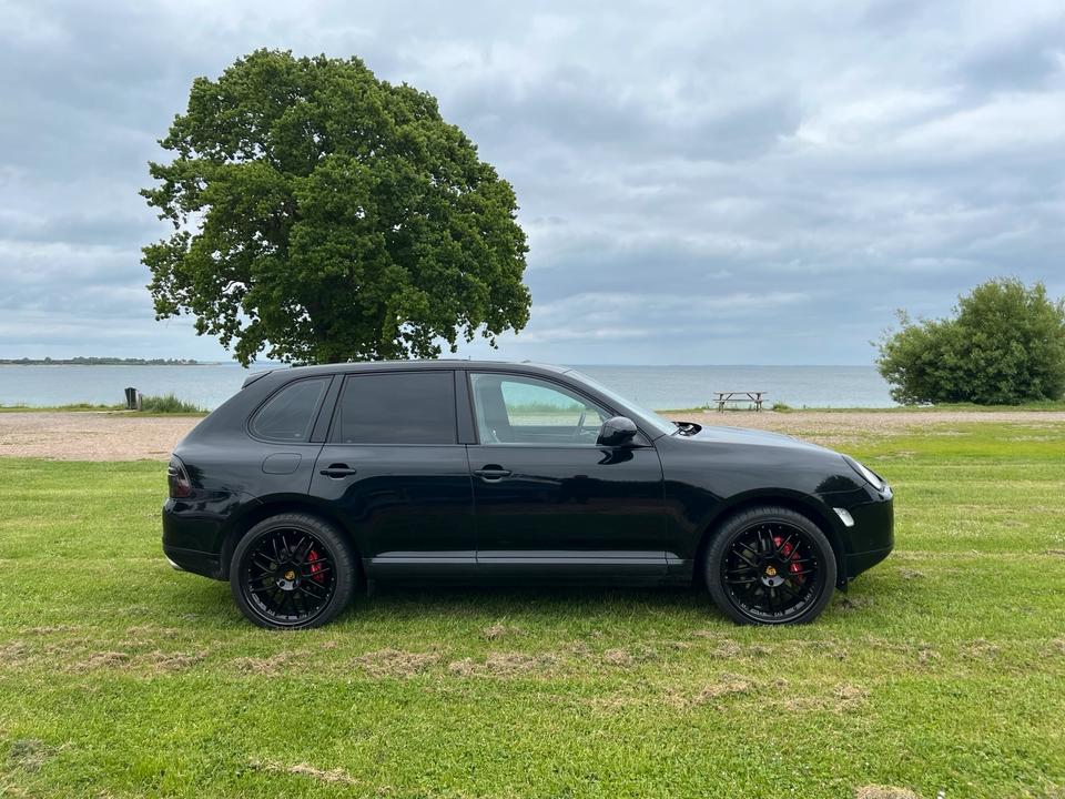Porsche Cayenne 2004 — двигун
