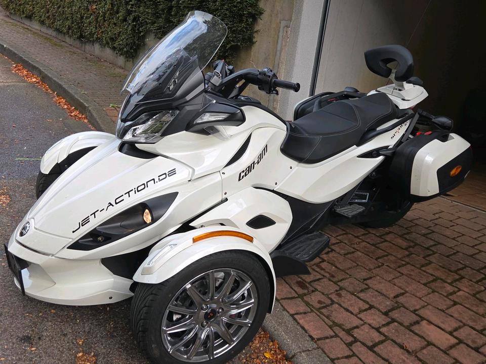  Can Am Spyder ST 2014 — rear view